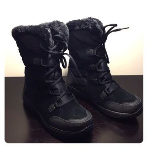 Brand new Columbia women’s 8.5 snow boots